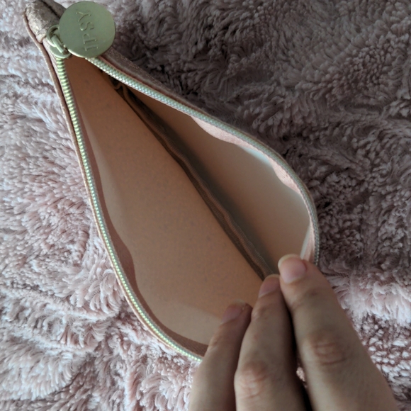 Makeup Bag - Picture 4 of 4